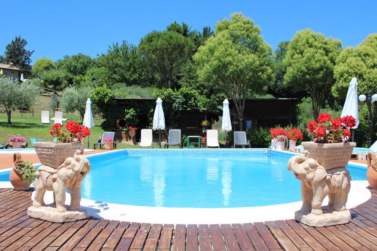 Poggio Paradiso Apartments Mengara Bagian luar foto